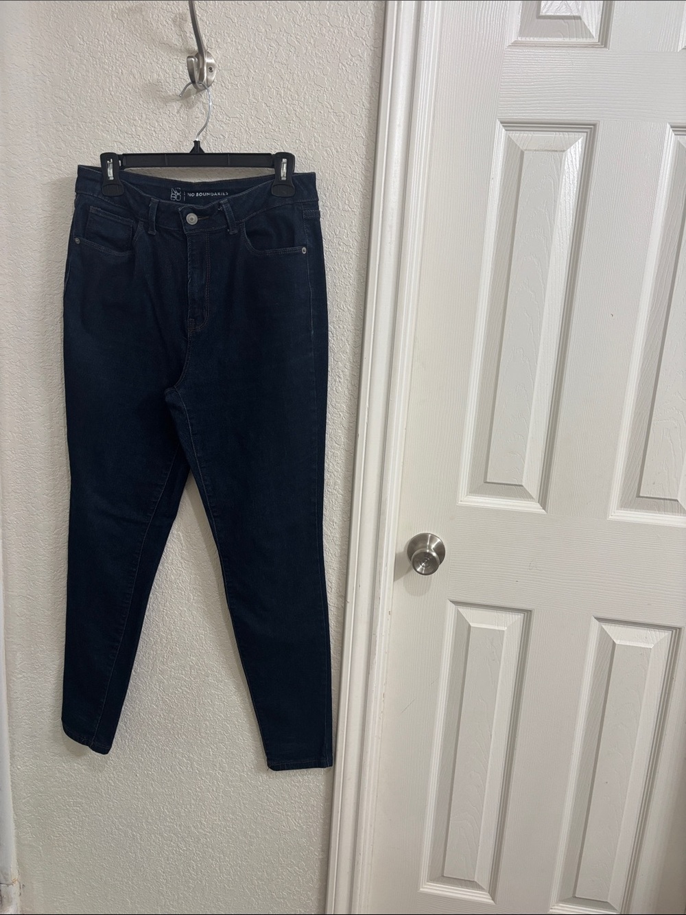 No Boundaries Women’s Skinny Jeans in Dark Blue